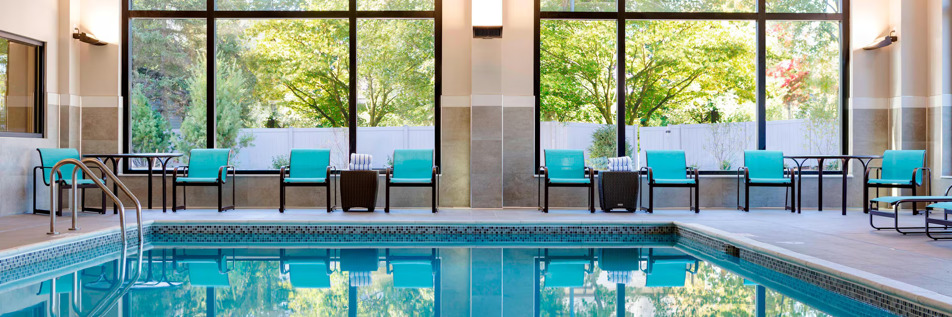 A photo of the Bangor Aviator Hotel.